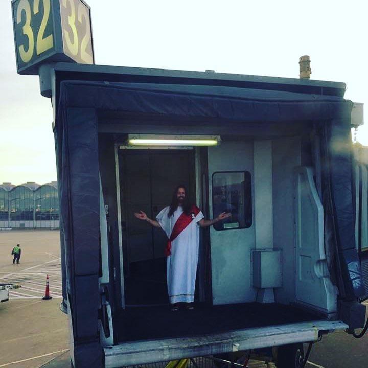 jetway-jesus.jpg.45751b42b731ba27a769f02a3f3aea6c.jpg